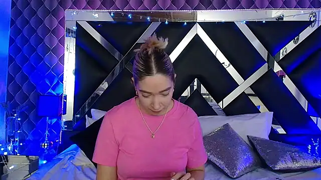 victoriaa lee  online show from April 2026 07:23:01 PM
