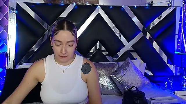 victoriaa lee  online show from May 2026 07:11:01 PM