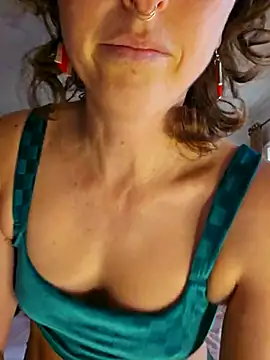 mossy kiss online show from December 2025 04:03:02 PM