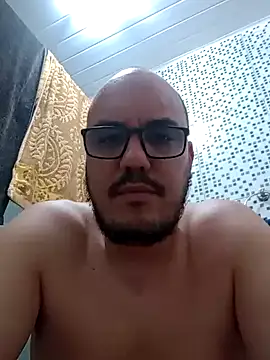 RobertoBuzios22 online show from December 2024 06:26:02 PM