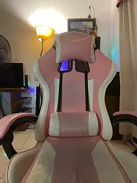 Snapshot of LittleBabyCat22 chatting on December 2025 03:56:02 AM LittleBabyCat22 online show from December 2025 03:56:02 AM