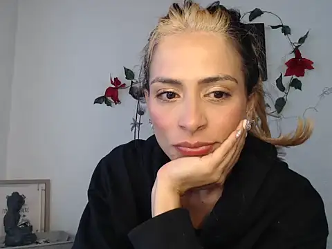 Liamiler01  online show from December 2024 12:51:02 PM