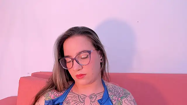 Snapshot of DEVA_BLUE_ chatting on May 2026 04:19:01 AM DEVA BLUE online show from May 2026 04:19:01 AM