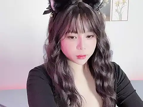 Snapshot of __Lyly__ chatting on November 2025 01:27:02 AM Lyly online show from November 2025 01:27:02 AM