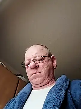 Snapshot of Kuschelb chatting on November 2025 07:33:02 AM Kuschelb online show from November 2025 07:33:02 AM