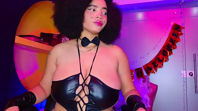 Snapshot of MalaikaBrown chatting on November 2025 04:25:01 AM MalaikaBrown online show from November 2025 04:25:01 AM