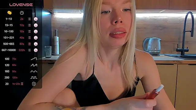 Snapshot of Olivia_Bells chatting on May 2026 09:22:02 PM Olivia Bells online show from May 2026 09:22:02 PM