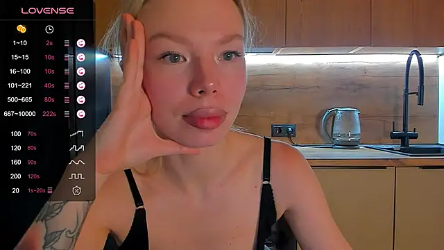 Snapshot of Olivia_Bells chatting on May 2026 09:44:02 PM Olivia Bells online show from May 2026 09:44:02 PM