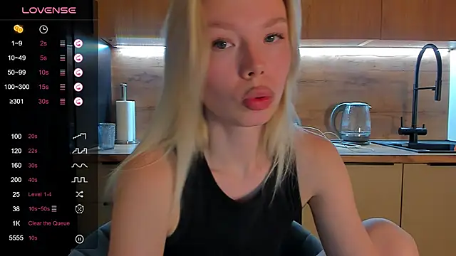 Snapshot of Olivia_Bells chatting on May 2026 10:08:02 PM Olivia Bells online show from May 2026 10:08:02 PM