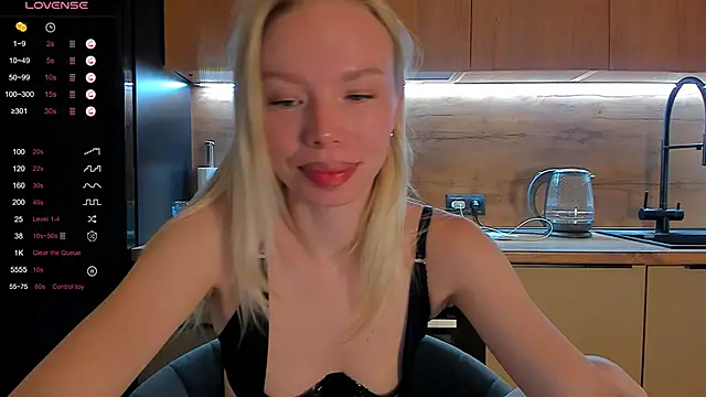 Snapshot of Olivia_Bells chatting on May 2026 10:07:01 PM Olivia Bells online show from May 2026 10:07:01 PM