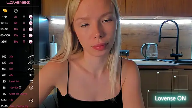 Snapshot of Olivia_Bells chatting on June 2026 08:32:02 PM Olivia Bells online show from June 2026 08:32:02 PM