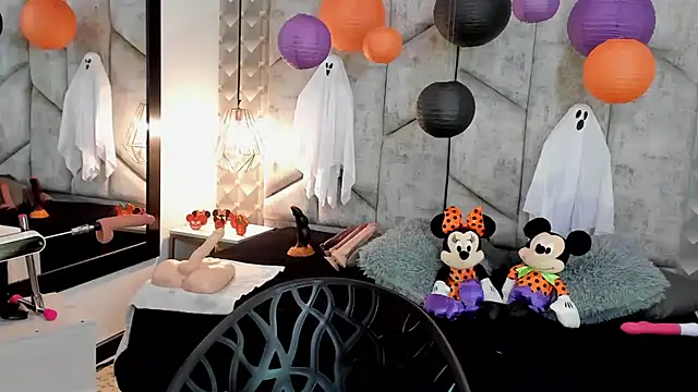 NiicolleMiller online show from October 2025 12:33:01 PM