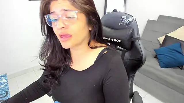 Snapshot of BellaFlaming chatting on February 2025 10:46:01 AM BellaFlaming online show from February 2025 10:46:01 AM