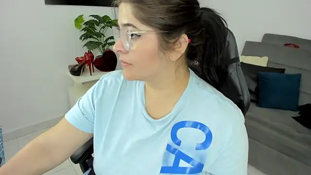 Snapshot of BellaFlaming chatting on February 2025 09:15:02 PM BellaFlaming online show from February 2025 09:15:02 PM