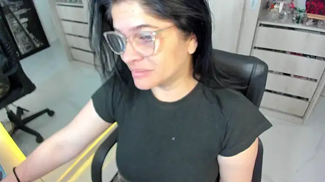 BellaFlaming online show from May 2026 10:57:02 AM