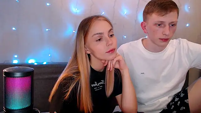 juliaanddima online show from September 2025 10:53:01 PM