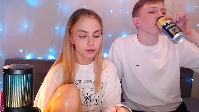 juliaanddima online show from September 2025 10:00:01 PM