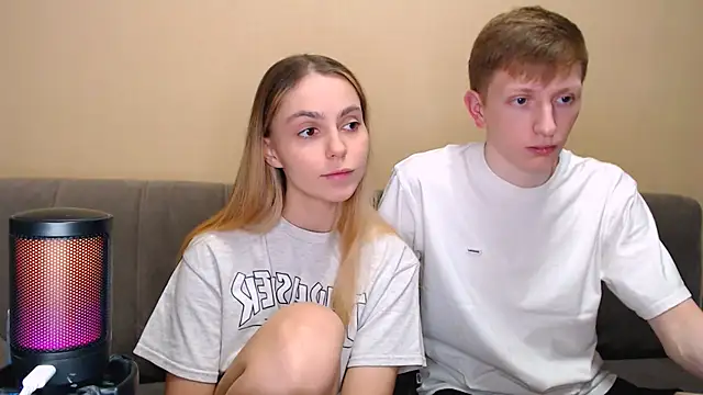 juliaanddima online show from February 2026 11:08:01 PM