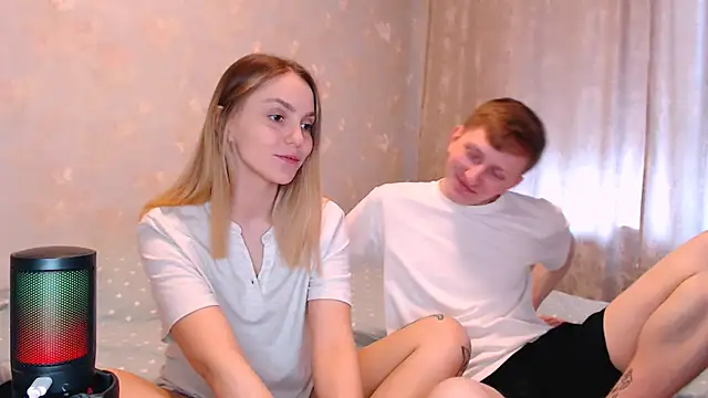 juliaanddima online show from April 2026 09:21:02 AM