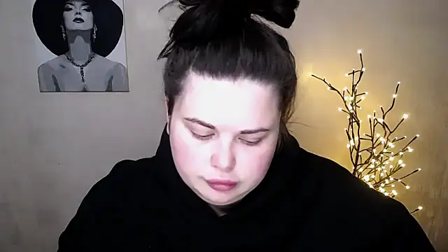 Emily Mo online show from October 2025 05:37:01 AM