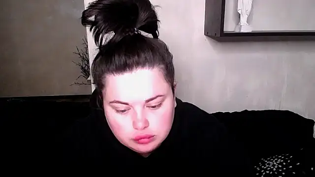 Emily Mo online show from October 2025 05:18:01 AM