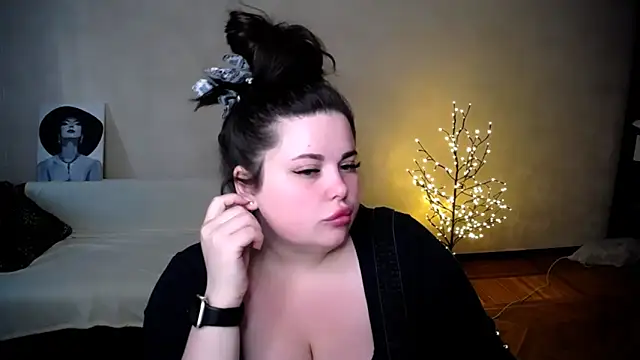 Snapshot of Emily_Mo chatting on June 2026 05:32:02 AM Emily Mo online show from June 2026 05:32:02 AM