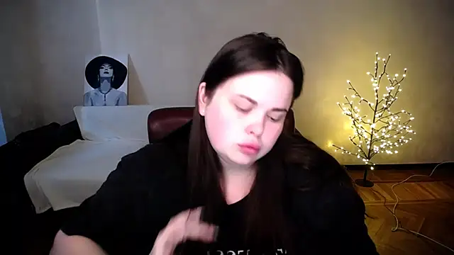 Snapshot of Emily_Mo chatting on June 2026 06:12:01 AM Emily Mo online show from June 2026 06:12:01 AM