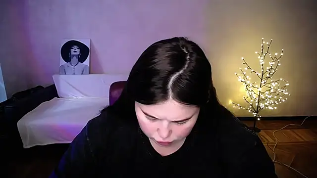 Snapshot of Emily_Mo chatting on June 2026 05:56:01 AM Emily Mo online show from June 2026 05:56:01 AM