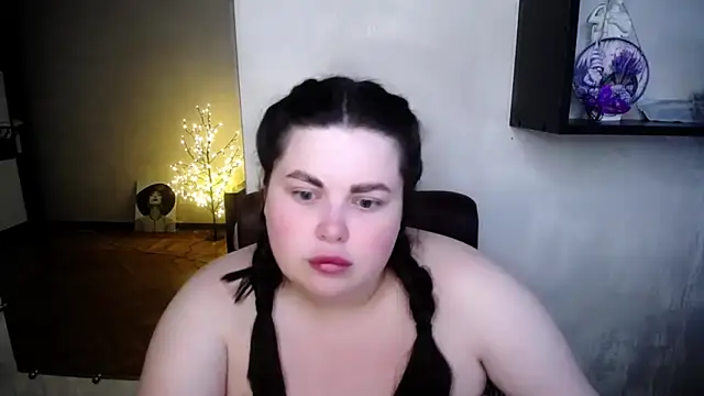 Snapshot of Emily_Mo chatting on June 2026 06:08:01 AM Emily Mo online show from June 2026 06:08:01 AM