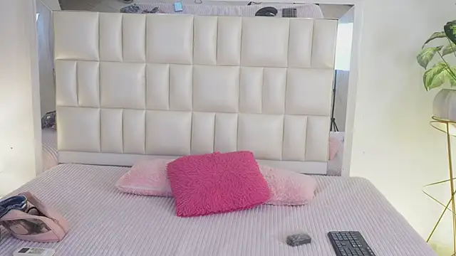 Snapshot of Anais_aradia chatting on February 2025 05:05:02 AM Anais aradia online show from February 2025 05:05:02 AM