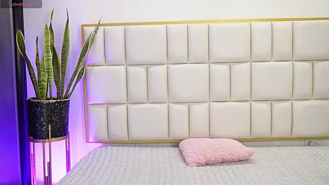 Snapshot of Anais_aradia chatting on December 2025 05:14:01 AM Anais aradia online show from December 2025 05:14:01 AM