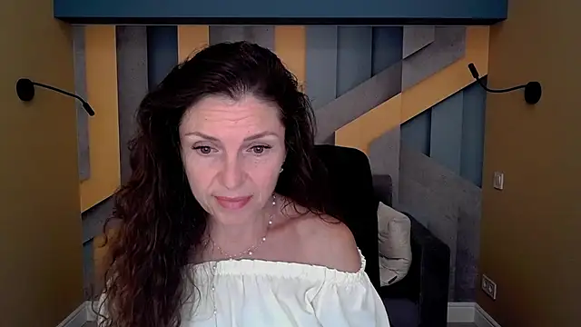 EllaLong online show from September 2025 11:21:01 AM