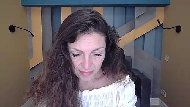 EllaLong online show from September 2025 11:32:01 AM