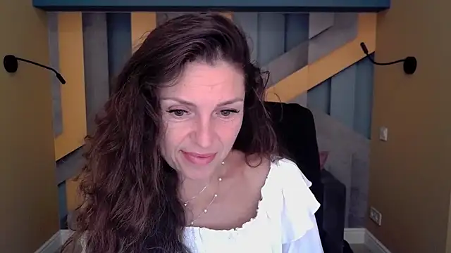 EllaLong online show from September 2025 11:32:01 AM