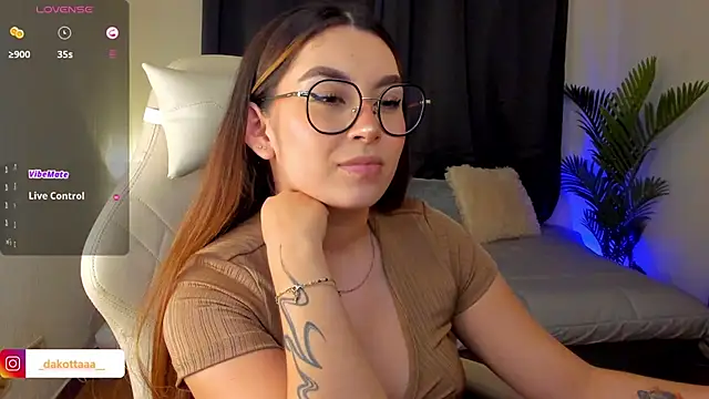 Snapshot of dakottaa_ chatting on October 2025 11:33:01 PM dakottaa online show from October 2025 11:33:01 PM