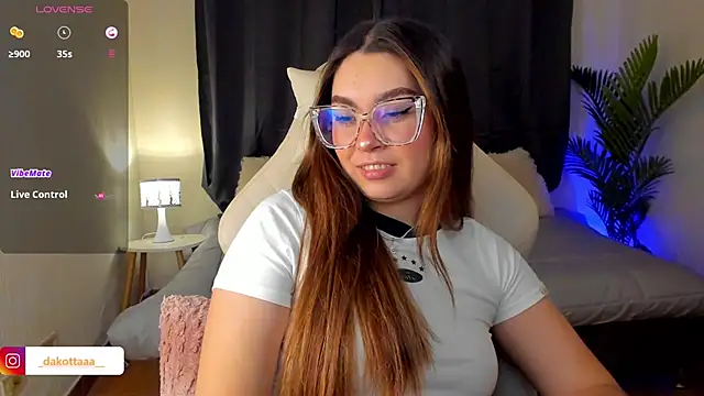 Snapshot of dakottaa_ chatting on October 2025 11:35:02 PM dakottaa online show from October 2025 11:35:02 PM