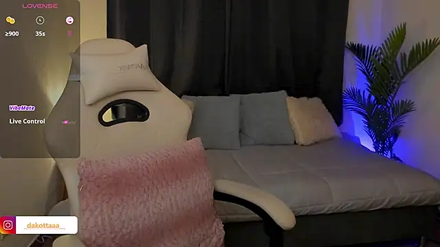 Snapshot of dakottaa_ chatting on November 2025 11:40:01 PM dakottaa online show from November 2025 11:40:01 PM