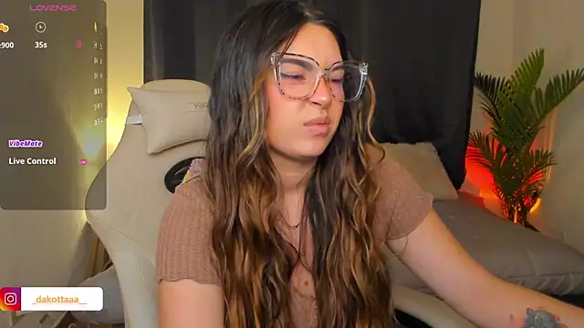 dakottaa  online show from March 2026 11:32:01 PM