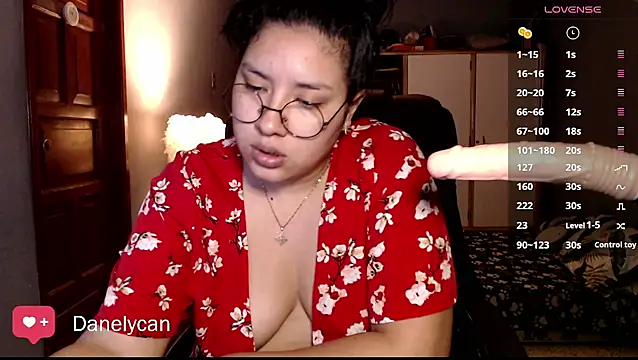 Snapshot of DanelyLopez chatting on May 2026 01:43:02 AM DanelyLopez online show from May 2026 01:43:02 AM