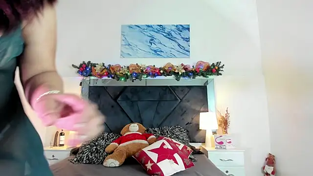 Lauralove 69 online show from December 2024 07:11:01 PM