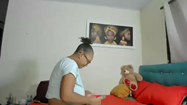 Snapshot of megan-hotxx chatting on December 2025 02:27:01 AM megan-hotxx online show from December 2025 02:27:01 AM