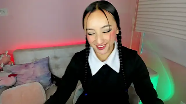 tinysara online show from June 2026 04:23:01 PM
