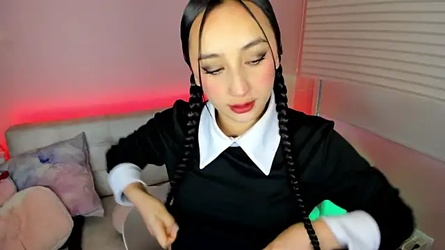 tinysara online show from July 2026 04:09:02 PM