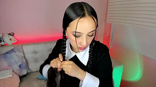 tinysara online show from July 2026 04:15:02 PM