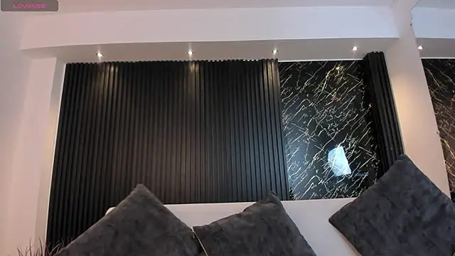 charlottewhitte online show from March 2025 11:31:01 AM