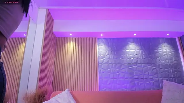 charlottewhitte online show from March 2025 11:41:01 AM