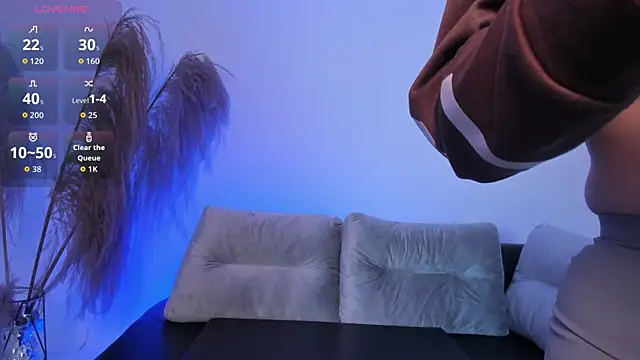 charlottewhitte online show from December 2025 11:38:02 AM