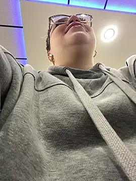 QueenNuttCollector online show from February 2025 04:23:02 PM