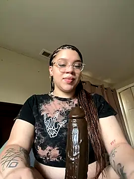 QueenNuttCollector online show from November 2025 04:18:02 PM