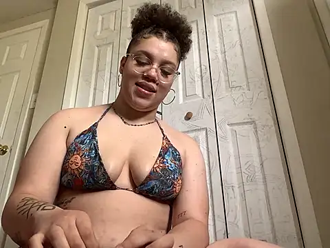 QueenNuttCollector online show from April 2026 06:38:01 PM
